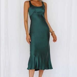 Sz M/6 Hello Molly Ballroom Babe Midi in Emerald Green